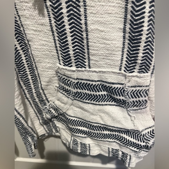 Ocean Drive V-Neck White and Black Sweater - Picture 9 of 11